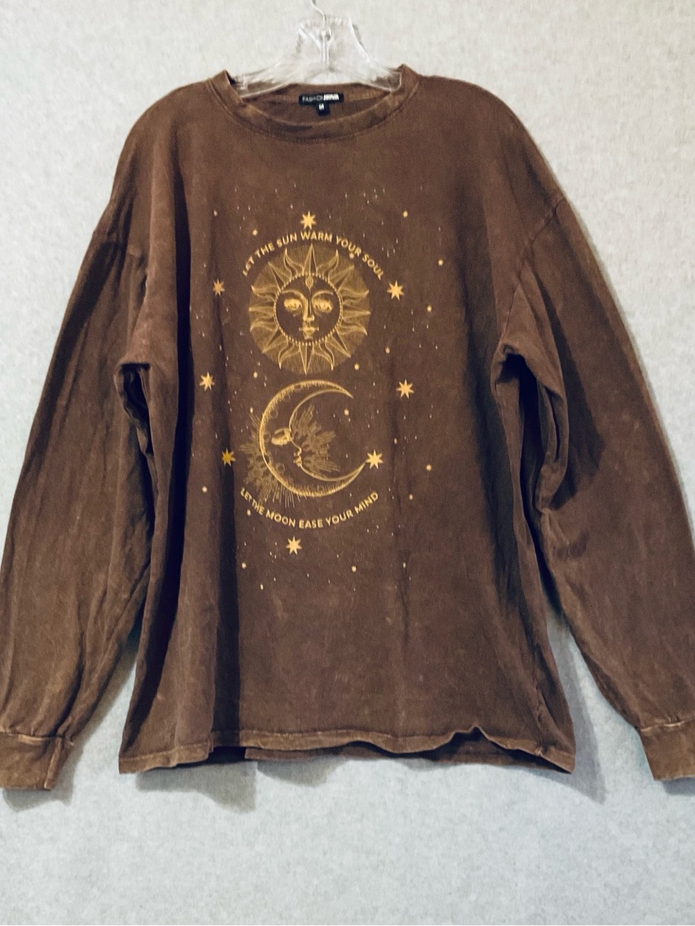 Fashion Nova Brown Graphic Long Sleeve Tee with Golden Accents Sz M